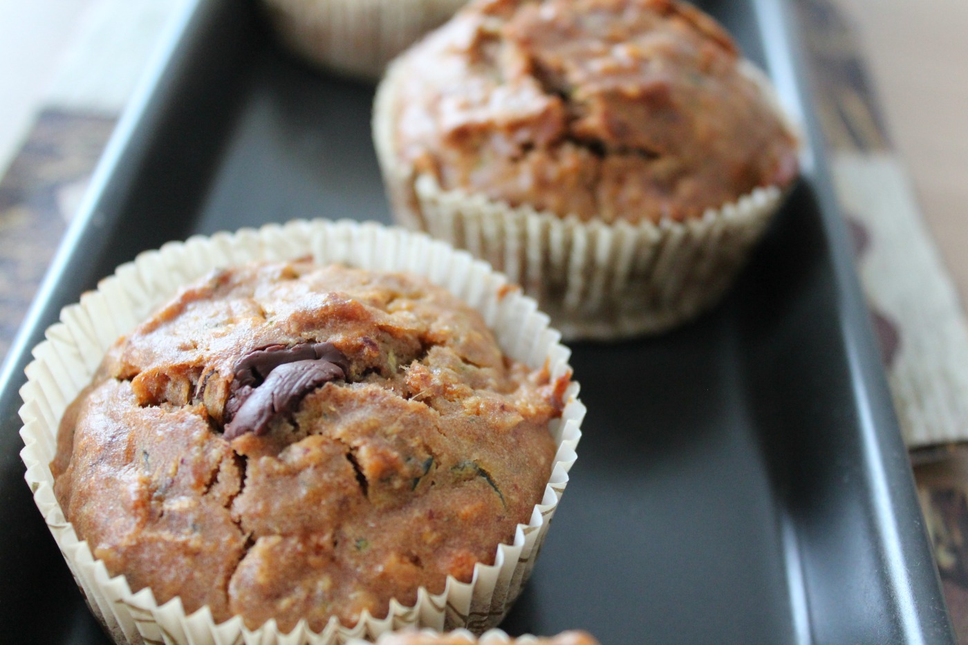 Zucchini-Kakao-Muffins (laktosefrei, raffiniert-zuckerfrei) - blattgrün