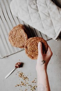 Schokocookies mit Pistazientopping | Blattgrün