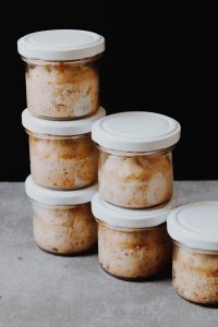 How to: Kuchen im Glas + Rezept für Cashewmuffins mit fruchtiger Kurkumacreme
