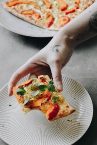 Kürbisflammkuchen mit Feta und Schnittlauch {vegetarisch&vegan, regional} | Blattgrün