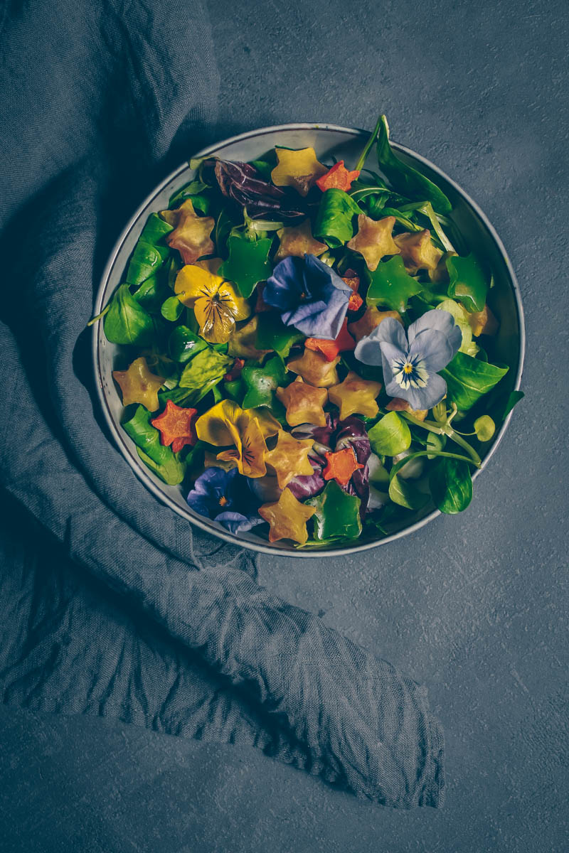 Bunter Salat mit Ofengemüse und Kernöldressing | lamb’s lettuce with ...