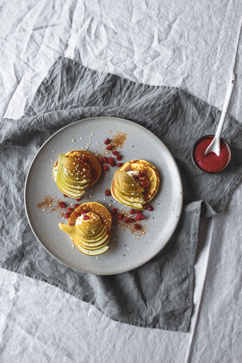 Fluffige &amp;quot;Golden Milk&amp;quot;-Pfannkuchen | Fluffy Golden Milk Pancakes {less ...