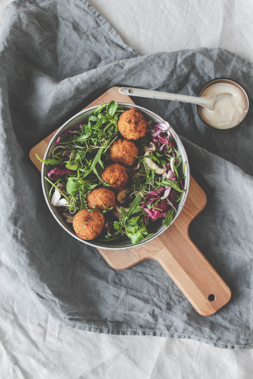 15 Minuten Mittagsküche: Green Bowl mit Falafel und Tahini-Dressing | Blattgrün