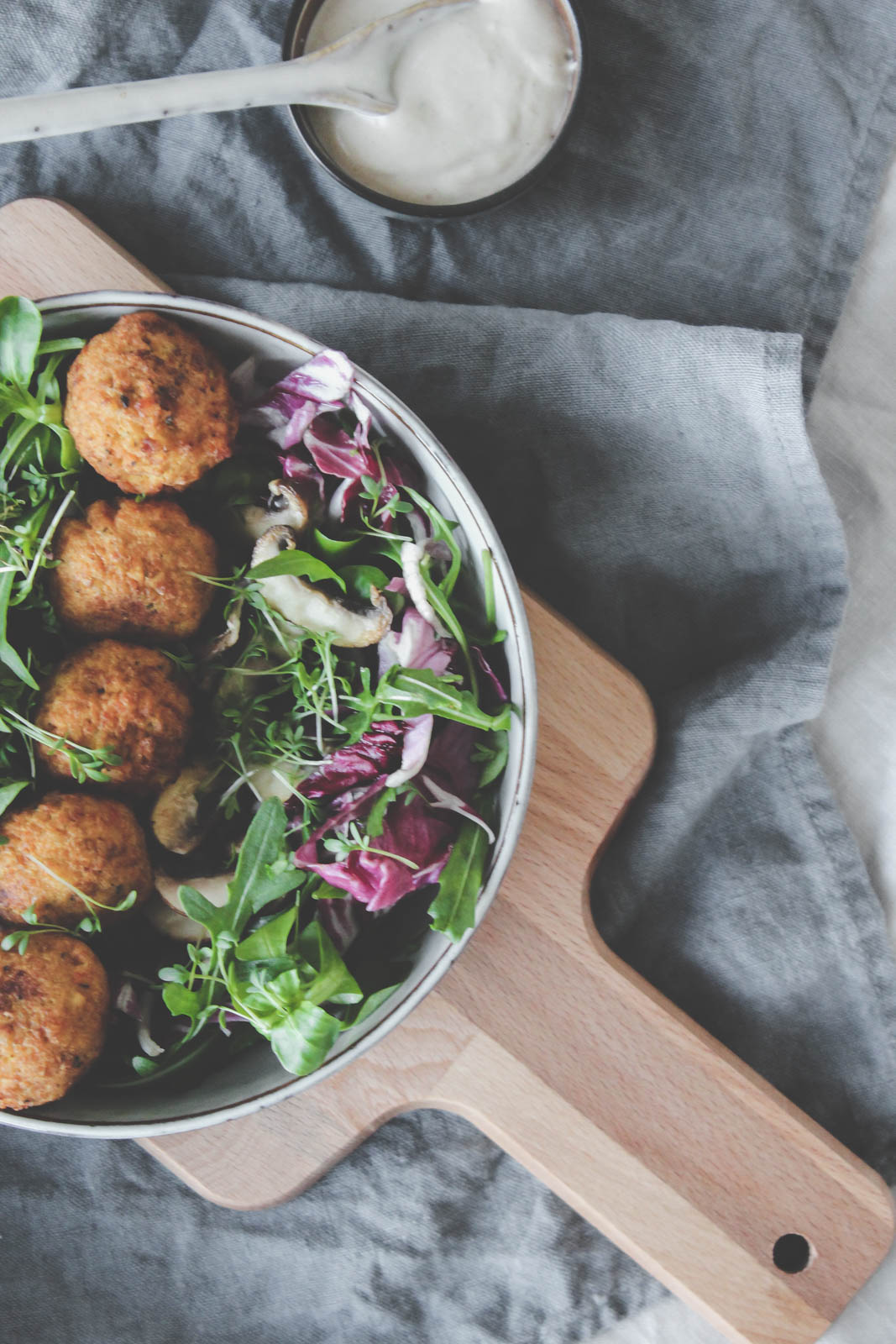 15 Minuten Mittagsküche: Green Bowl mit Falafel und Tahini-Dressing | Blattgrün