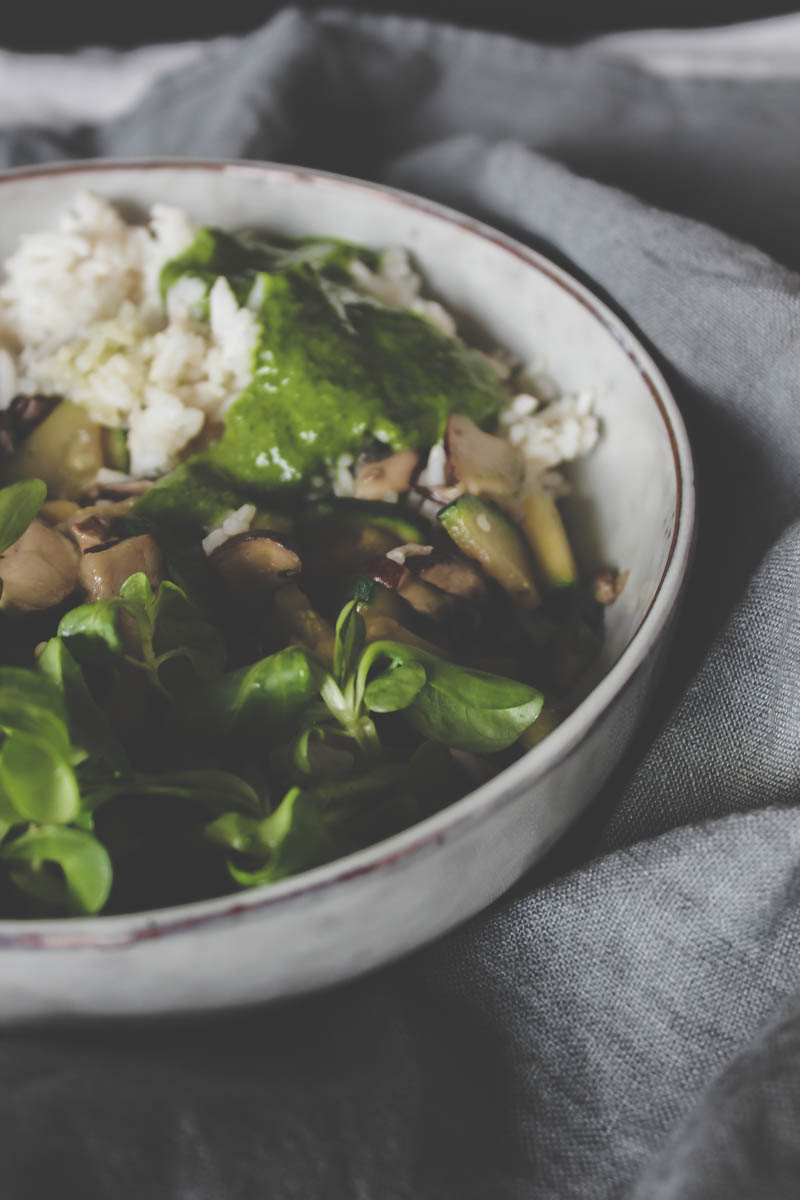 15 Minuten Mittagsküche: Gemüsereis mit Bärlauchcreme | Blattgrün