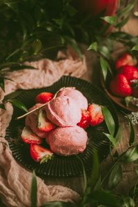 Erdbeereis aus dem Vitamix für eure rohveganen Sommergelüste | blattgrün