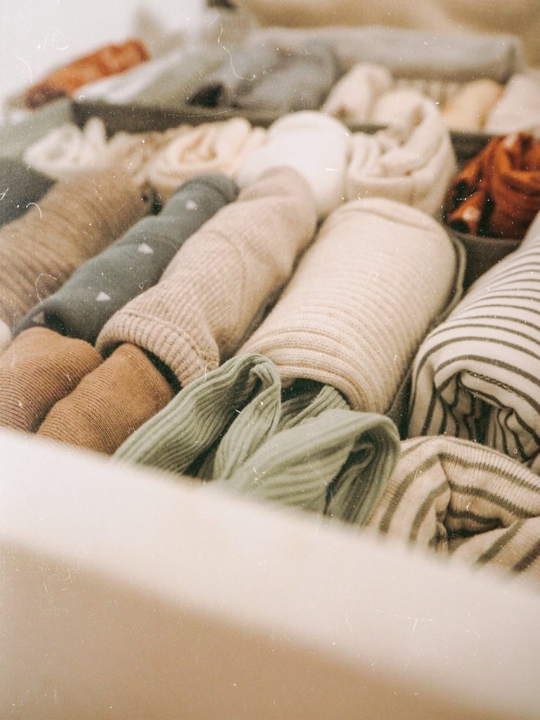 Nachhaltige Babykleidung aus zweiter Hand: Ein Leitfaden für Sommerkinder | blattgrün